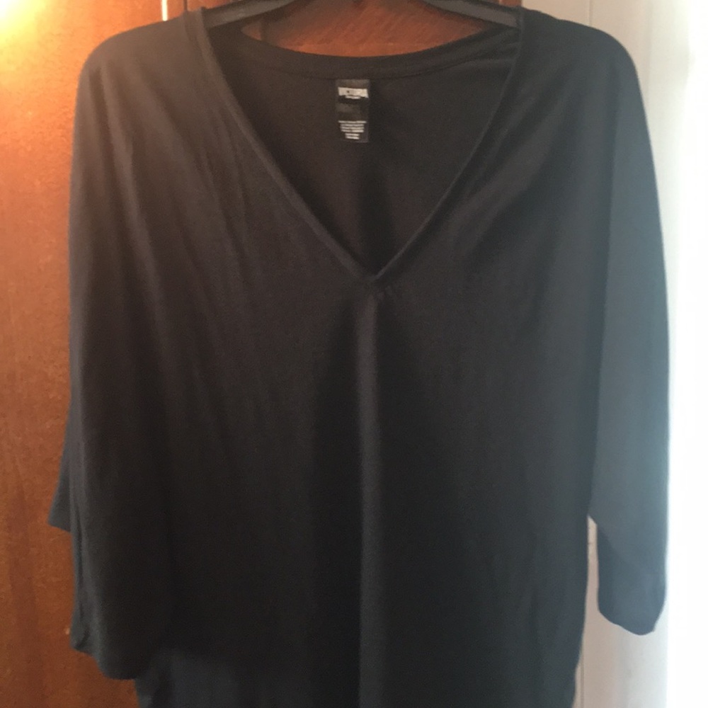 Like New Victoria Sport Vneck dolman Top
